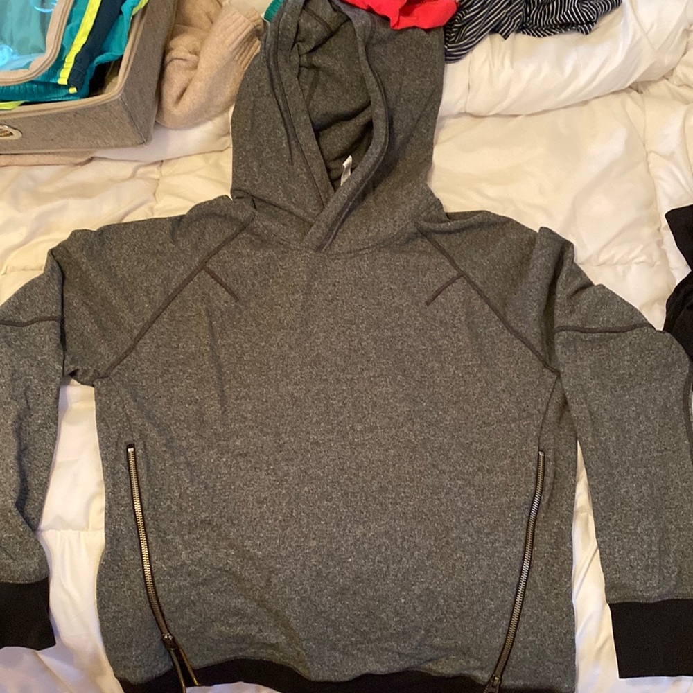 Lululemon sweater size 8
